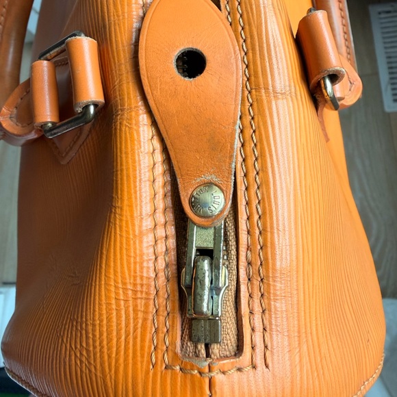 Louis Vuitton Speedy Epi in Vibrant Orange - Picture 5 of 8